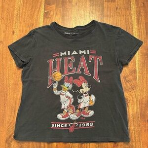 Disney x Junkfood Miami Heat shirt in charcoal grey